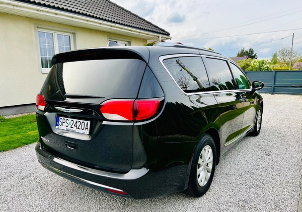 Chrysler Pacifica cena 86900 przebieg: 232231, rok produkcji 2018 z Czarne małe 781